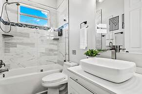 Luxe Waterfront Hideaway w Pool & Pirate Ship Dock