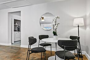 Luxe Waterfront Hideaway w Pool & Pirate Ship Dock