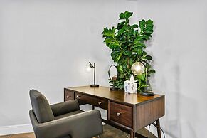 Luxe Waterfront Hideaway w Pool & Pirate Ship Dock