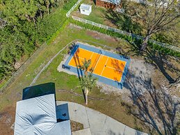 The Perfect Family Retreat w Pool and Games
