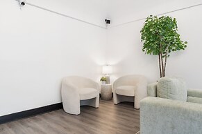 Bay Ridge ApartHotel