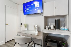 Bay Ridge ApartHotel