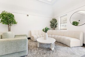 Bay Ridge ApartHotel