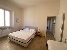 Three-room Apartment Sleeps 5 IN THE NEW Town Area-rif Iaco