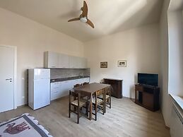 Three-room Apartment Sleeps 5 IN THE NEW Town Area-rif Iaco