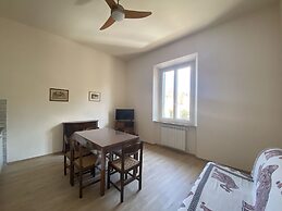 Three-room Apartment Sleeps 5 IN THE NEW Town Area-rif Iaco