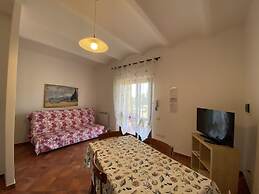 Two-room Apartment Sleeps 4 IN THE Countryside-rif Deste