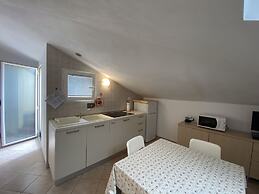 Two-room Apartment 3 Beds IN THE Conchiglia Area-rif Lucip2