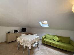 Two-room Apartment 3 Beds IN THE Conchiglia Area-rif Lucip2