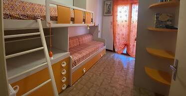 Villa Papini Seafront With 3 Apartments and Garden-rif Papi