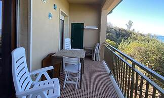 Villa Papini Seafront With 3 Apartments and Garden-rif Papi