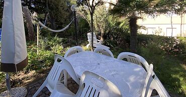 Villa Papini Seafront With 3 Apartments and Garden-rif Papi