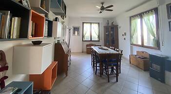 Villa Papini Seafront With 3 Apartments and Garden-rif Papi