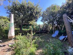 Villa Papini Seafront With 3 Apartments and Garden-rif Papi