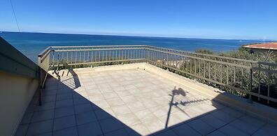 Villa Papini Seafront With 3 Apartments and Garden-rif Papi