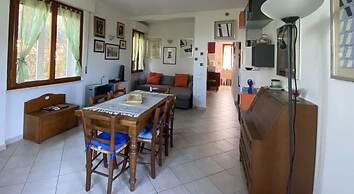 Villa Papini Seafront With 3 Apartments and Garden-rif Papi