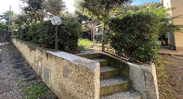 Villa Papini Seafront With 3 Apartments and Garden-rif Papi