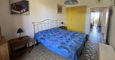 Villa Papini Seafront With 3 Apartments and Garden-rif Papi