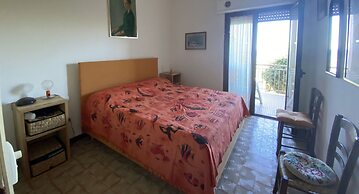 Villa Papini Seafront With 3 Apartments and Garden-rif Papi