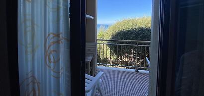Villa Papini Seafront With 3 Apartments and Garden-rif Papi