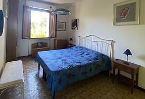 Villa Papini Seafront With 3 Apartments and Garden-rif Papi