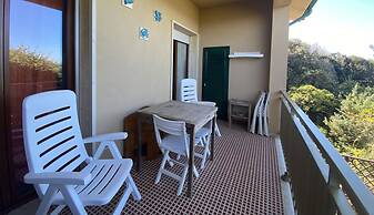 Villa Papini Seafront With 3 Apartments and Garden-rif Papi