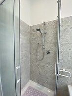 5 bed Places With Parking Space - Ross2s-rif Ross2s