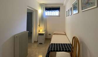Three-room Apartment Sleeps 3 IN THE NEW Town Area - Ref Costa-rif Cos