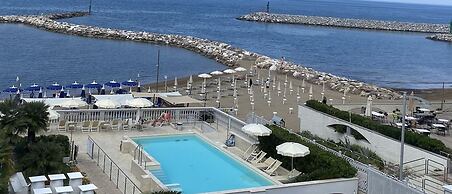 Seafront Building With Private Parking Space-rif Ross2m