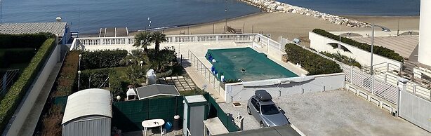 Seafront Building With Private Parking Space-rif Ross2m