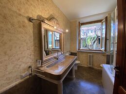 Apartment in Villa With Garden-rif Gioco