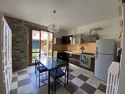 Apartment in Villa With Garden-rif Gioco