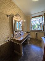 Apartment in Villa With Garden-rif Gioco