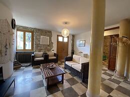 Apartment in Villa With Garden-rif Gioco