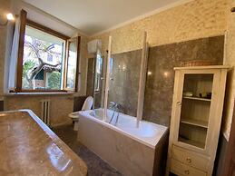 Apartment in Villa With Garden-rif Gioco