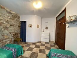 Apartment in Villa With Garden-rif Gioco