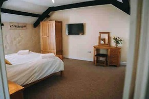Courtyard Cottage With hot tub and Walled Garden