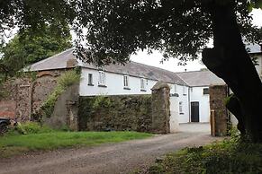 Courtyard Cottage With hot tub and Walled Garden