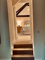Courtyard Cottage With hot tub and Walled Garden