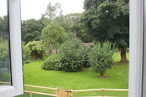 Courtyard Cottage With hot tub and Walled Garden