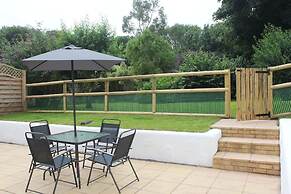 Courtyard Cottage With hot tub and Walled Garden