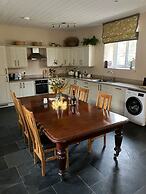 Courtyard Cottage With hot tub and Walled Garden