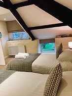 Courtyard Cottage With hot tub and Walled Garden