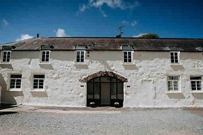 Courtyard Cottage With hot tub and Walled Garden
