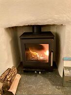 Secluded Cottage With hot tub