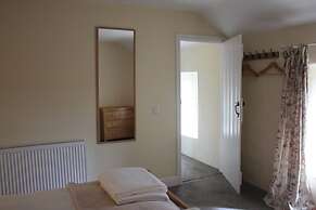 Secluded Cottage With hot tub