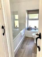 Secluded Cottage With hot tub