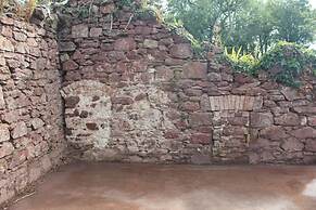 Secluded Cottage With hot tub