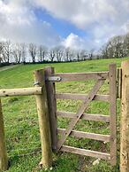 Secluded Cottage With hot tub