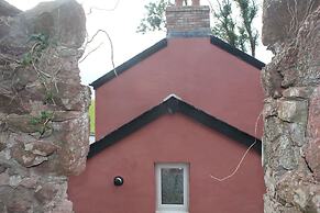 Secluded Cottage With hot tub